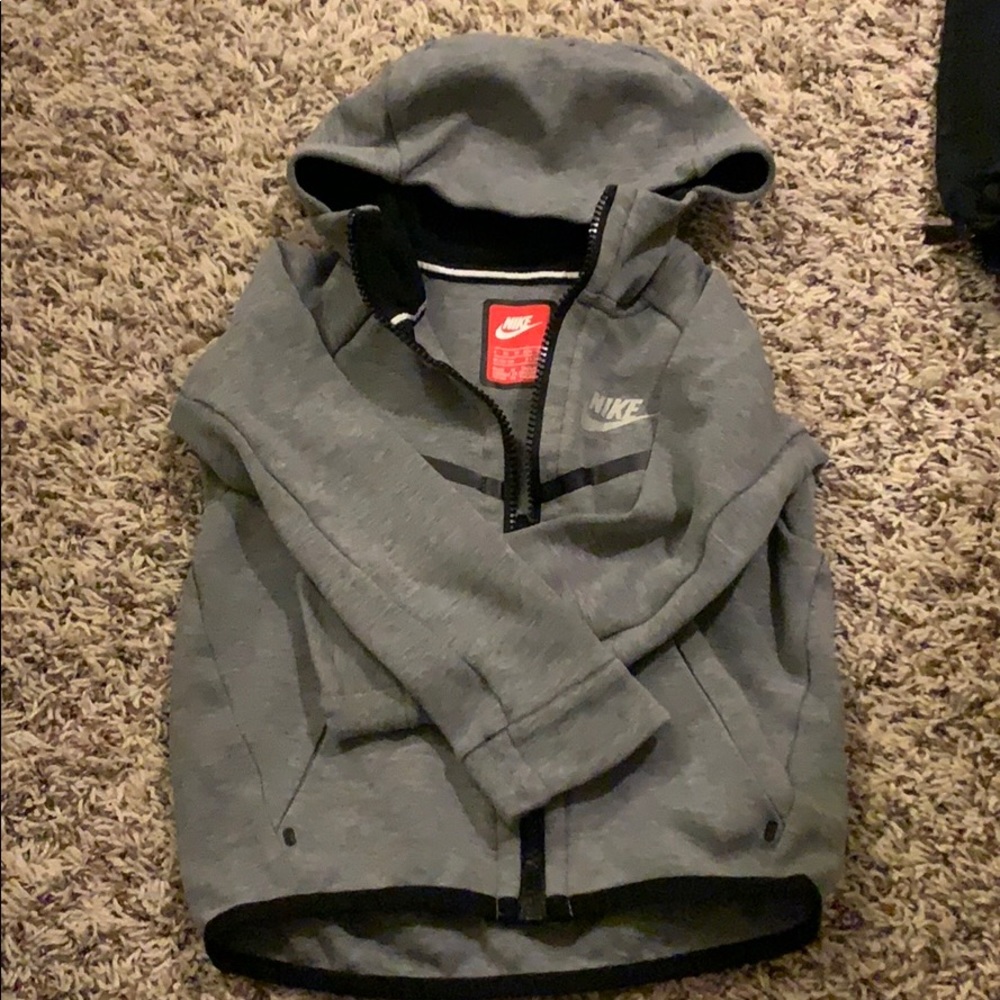Kids Nike tech fleece XS or 4T